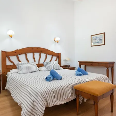 Preciosa Amer En La Costa De Mallorca *